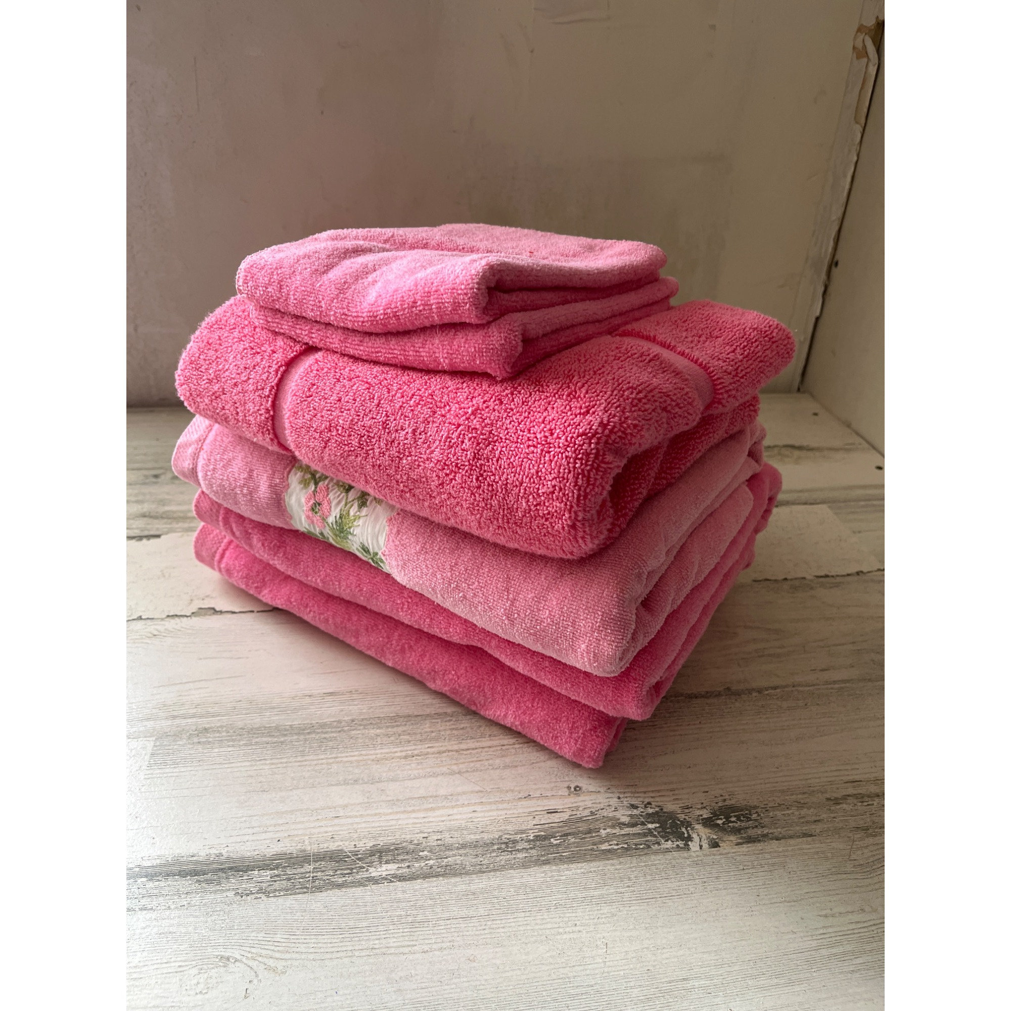 Fieldcrest Bath Towel Pink Blue Floral Roses 100% Cotton USA Royal Velvet  VGC!