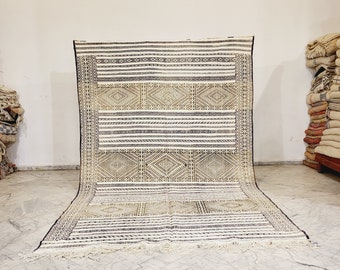 6x10 feet Vintage boho rug , Moroccan kilim rug , large size kilim , Dining room rug ,  Oriental rug , Vintage area rug, flat-woven textile