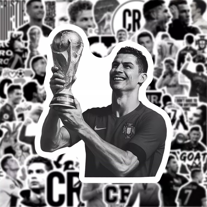 Puede incluir: Una pegatina con un futbolista sonriente sosteniendo un trofeo, rodeado de im&aacute;genes en blanco y negro del mismo jugador. El jugador lleva una camiseta roja con un escudo. El trofeo es dorado.