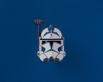 Pin de esmalte duro con el casco del soldado clon de Fives