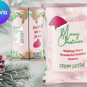 以下が含まれることがあります： 赤色のサンタ帽子のついたピンクと緑のクリスマスをテーマにしたチップ袋。"Merry Christmas"と"Wishing You a Wonderful Holiday Season"と"FROM SOFIA"の文字が書かれている。