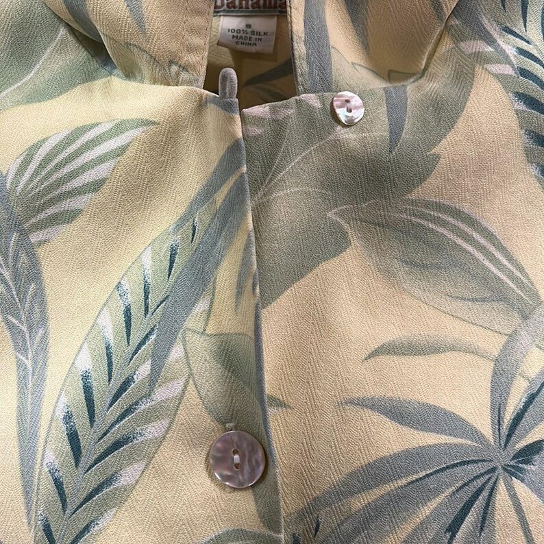 Camisa corta de seda vintage Tommy Bahama con botones, talla S imagen 6