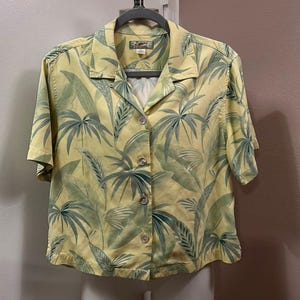 Camisa corta de seda vintage Tommy Bahama con botones, talla S imagen 1