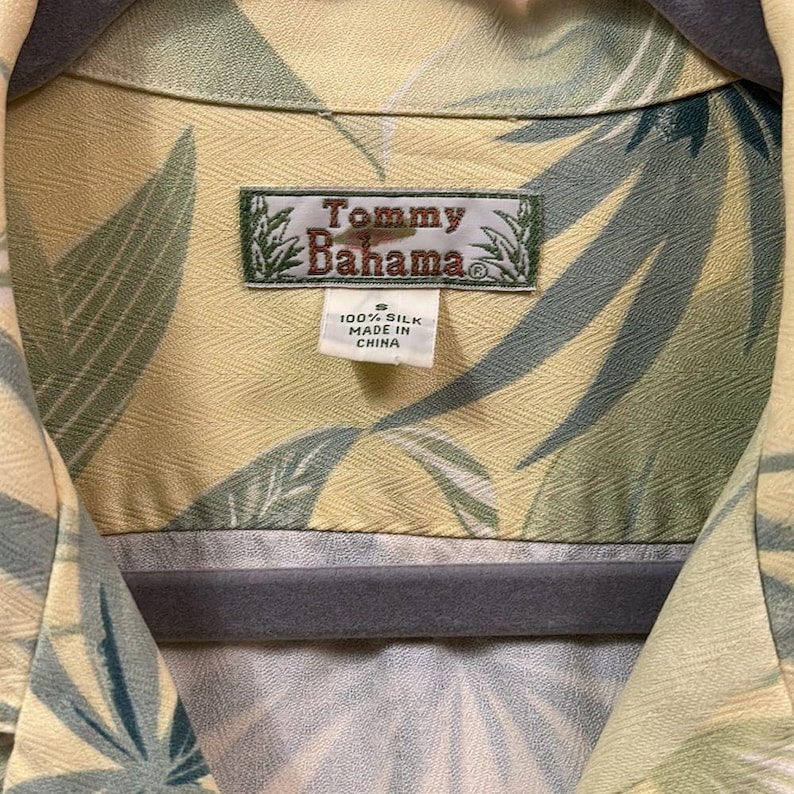 Camisa corta de seda vintage Tommy Bahama con botones, talla S imagen 3