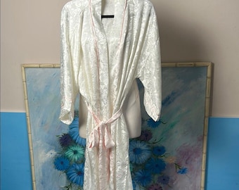 VTG Victoria's Secret Cream Jacquard Robe with Floral Detailing Belted Pockets