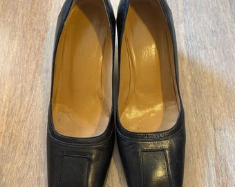 Bally, Italia, décolleté Cervia in pelle nera, punta quadrata, tacco a blocco, taglia US 6