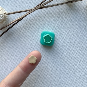 Micro Flower Clay Cutter #3, Small Earring Making Tool, Wavy Spring Flower, Miniature Items