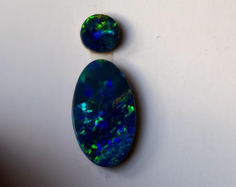 Parcel di opale australiano da 3 ct, con supporto in pietra di ferro. Splendidi blu e verdi! Forma ovale e rotonda.