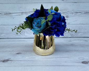 Table decoration, vase with flowers, centerpiece, centerpiece with artificial flowers, home decoration, blue artificial flowers, silk flower