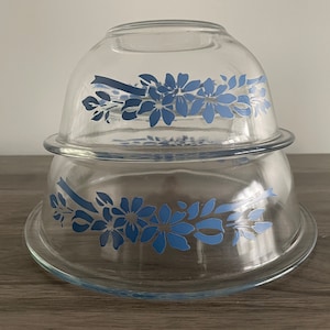 Vintage Pyrex Mixing Bowl Clear Glass Blue Ribbon Flower, Set of 2 (two), 1 323 1.5L + 1 322 1L, Nesting Bowl, Pyrex Collectible