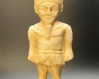 Statuetta antica del Vicino Oriente raffigurante un dignitario in piedi - Figurina in pietra