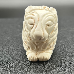 Carved White Stone Lion Statue - Vintage Figurine (2.10 Inch)