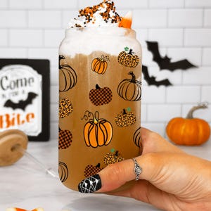 Herbst Eiskaffeetasse, Kürbis Eiskaffeeglas, Kürbiskaffeetasse, Halloween Eiskaffeetasse, Kürbisglas mit Deckel & Strohhalm