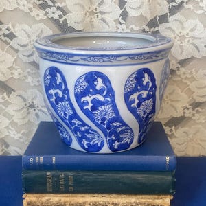 Vintage blauw-witte chinoiserie-cachepot | Chinees keramiek