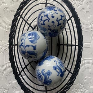 Vintage Chinoiserie Floral China Carpet Balls: Blue & White Asian Decor