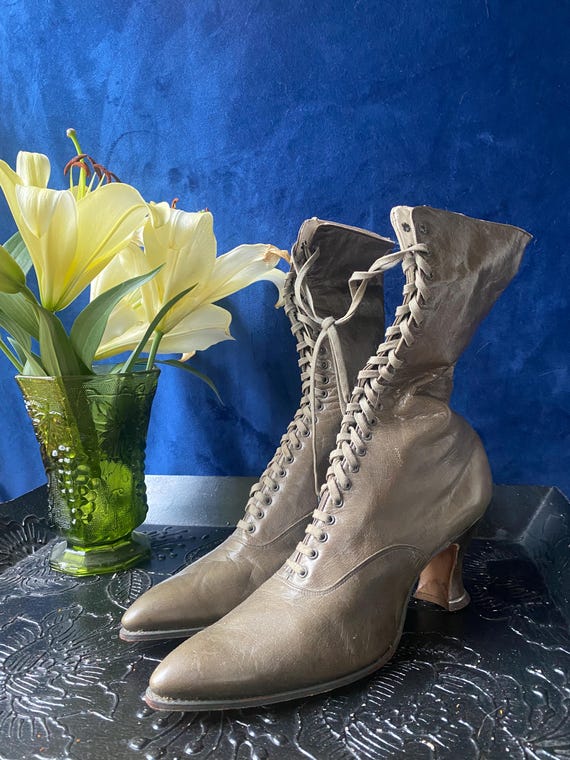 Antique Victorian Women's Pointed Toe Lace-up Leather Boots - Witch Boots