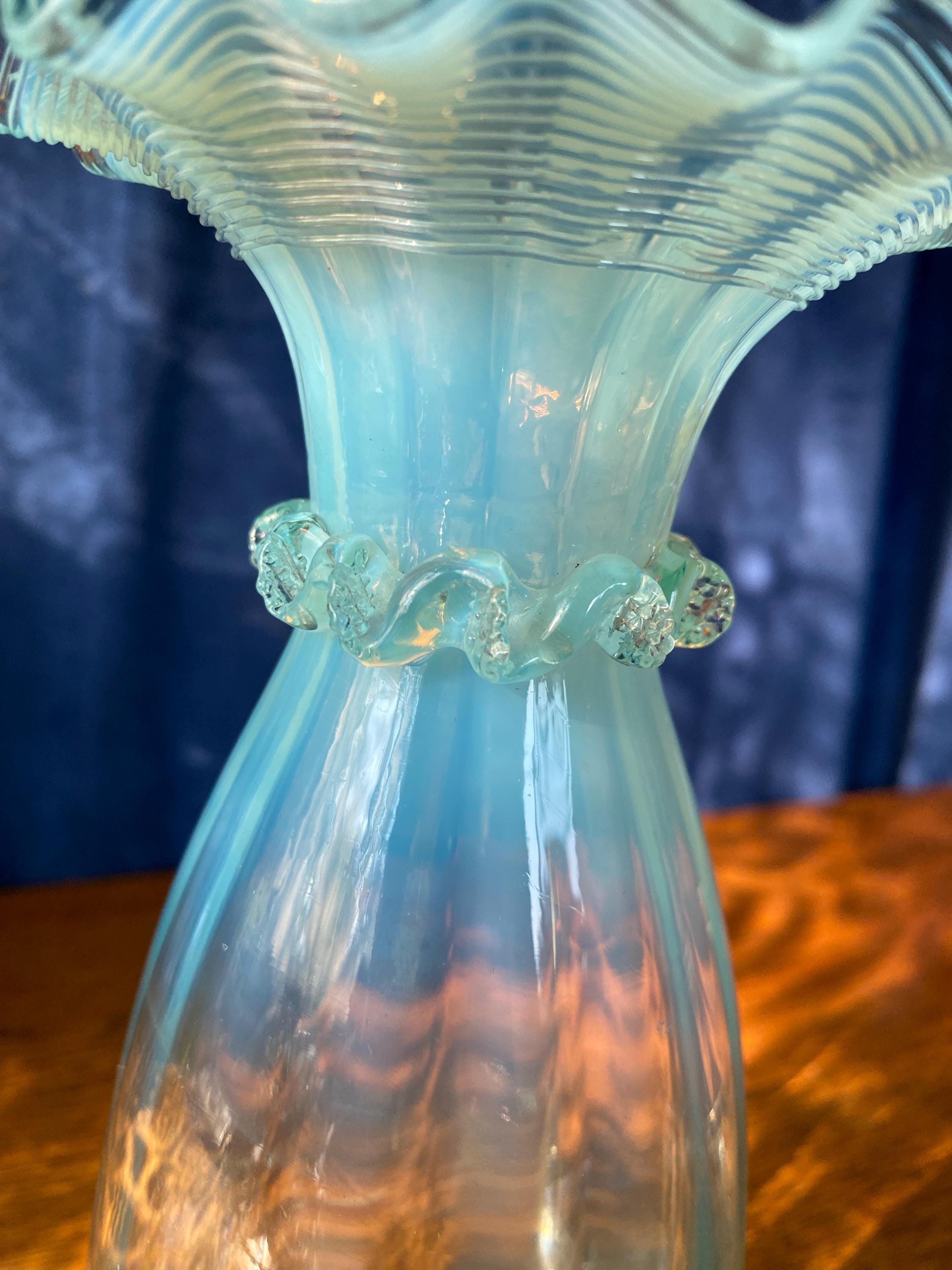 ✨SALE✨オールドフェントン花瓶　薊　オパールセントガラス　置物　アンティーク ✨土日限定✨オールドフェントン花瓶 薊 オパールセントガラス