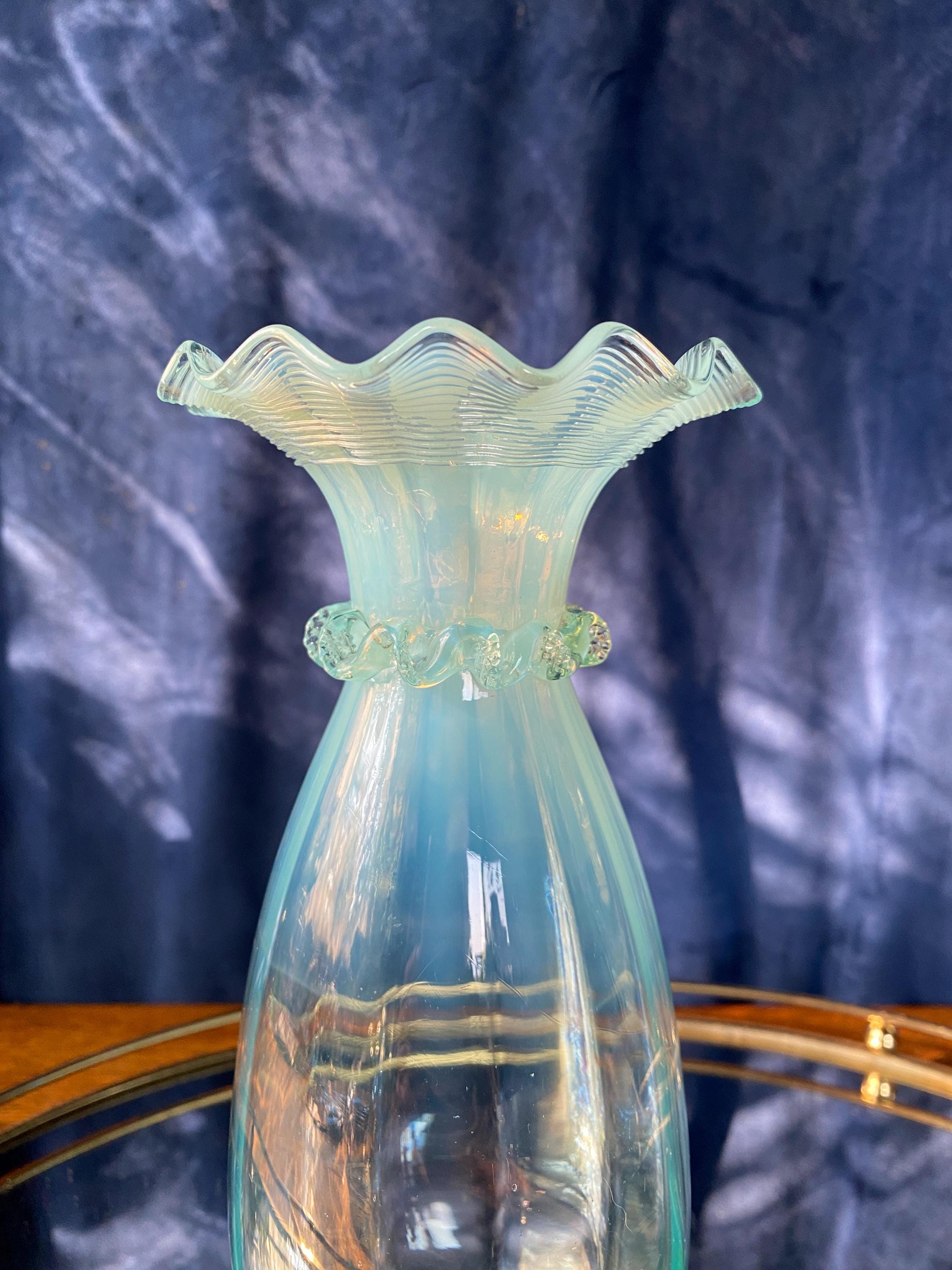 ヴィンテージ フェントン ブルー オパールセント ガラス 花瓶 - Etsy 日本