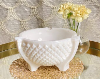 Cenicero/platillo decorativo vintage de cristal opalino con base y punta de diamante