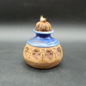 Studio Keramik Öllampe mit blauer Glasur, signiert und datiert &#39;82