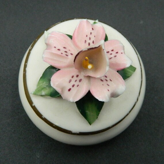 Capodimonte Porcelain Lily Ring Trinket Box - image 3