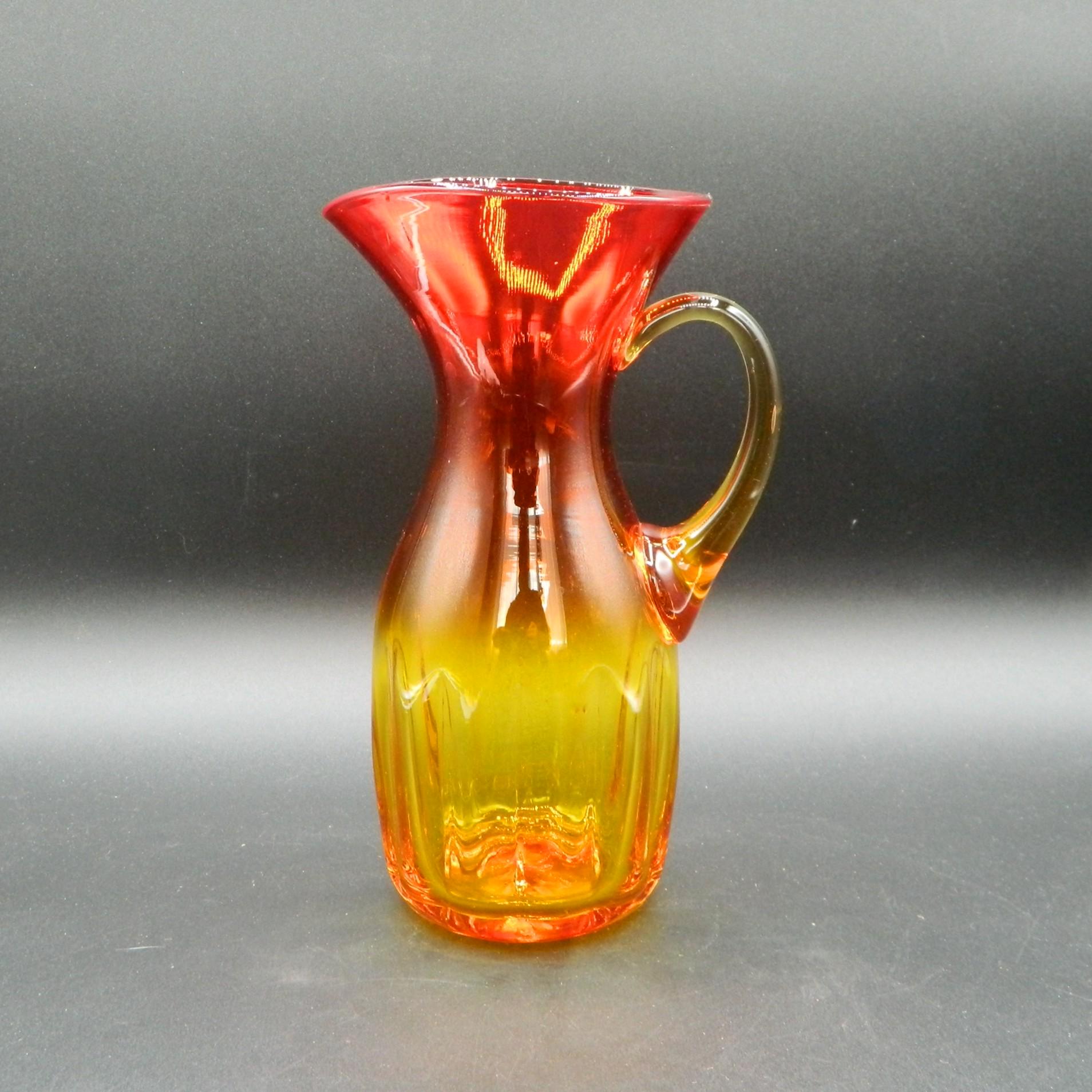 アンベリーナ プリーツ底 手吹きガラス ピッチャー 花瓶 高さ9インチ