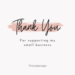 Puede incluir: Una tarjeta rectangular con el texto negro Thank You escrito en letra cursiva sobre una pincelada de color rosa empolvado. Debajo, el texto dice For supporting my small business, seguido del nombre de la marca Threadscope en la parte inferior.