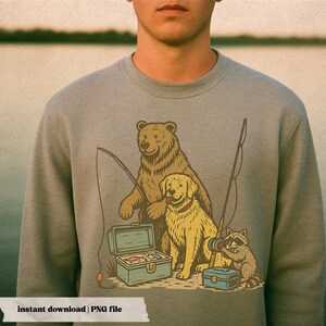 Peut inclure: Un sweat-shirt gris clair avec un motif d'ours, de golden retriever et de raton laveur p&ecirc;chant. L'ours et le chien sont assis ensemble, et le raton laveur tient une canne &agrave; p&ecirc;che. Le texte "instant download | PNG file" est en bas.