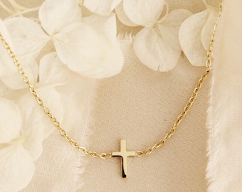 Zierliche Kreuz Halskette, christliche Kreuz Halskette, Jesus Halskette, christlichen Glauben Schmuck, christliches Geschenk, hängende Kreuz Halskette