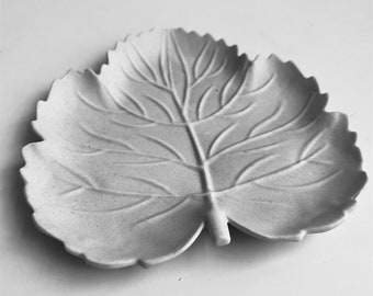 Leaf Concrete Tray Molds, Maple Leaf Dishes Silicone Mold, Resin Mold Ring Dish Silicone Mould, Gypsum resin jesmonite raysin Casting Moulds