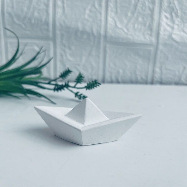 Kleines Boot Silikonform, Silikon Gießform für Beton, Gips, Resin, Jesmonit, Seife, Ton, Wachs, minimalistische Papierschiffform