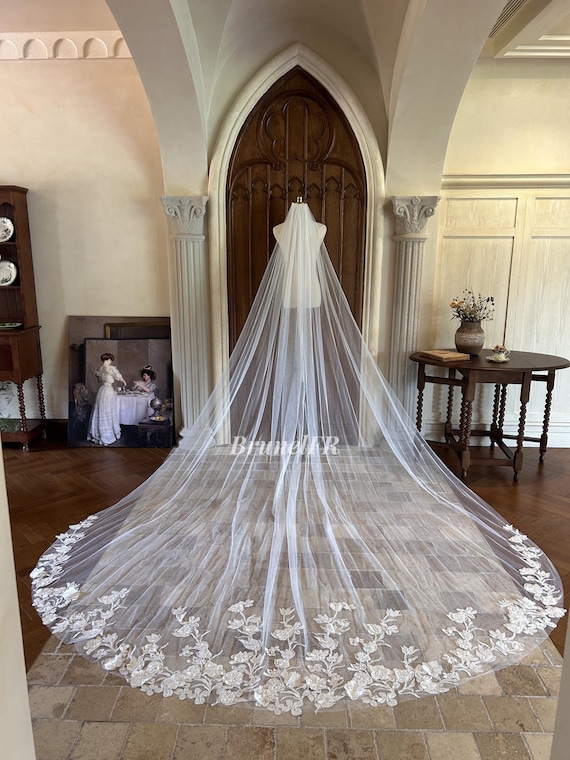 White Applique Flowery Veil Cathedral Veil Wedding Bridal  display picture 3