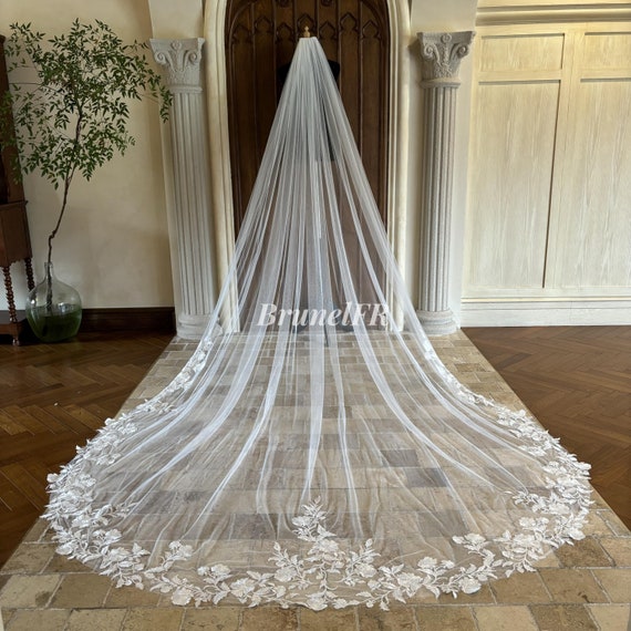 Romance White Lace Veil Applique Cathedral Veil Wedding  display picture 1