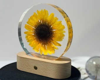 Real Sunflower Night Light, Resin Paperweight,, Sunflower Ornament, Botanical artwork，Home Decor,birthday gifts