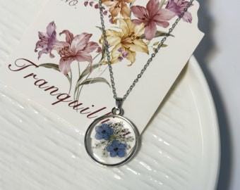 Forget Me Not Round Pendant Necklace, Real Pressed Flower Necklace，Wildflower Necklace, Resin Jewelry, Bridesmaid Jewelry