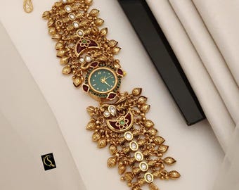 Pulseira de relógio preta e dourada: Relógio elegante e charmoso para presentear em casamentos.
