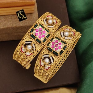 Indian Gold bangles, Temple Jewelry, South indian bangles, Kada bangles, Indian Jewelry, pakistani jewelry