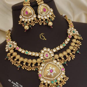 South Indian jewelry, Jahumka necklace with jhumkas and maangtikka, Indian antique golden jewelry,kempu