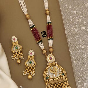 Delicate Gold Jewellery Set, Minimalistic Choker Necklace, Kemp Stone Gold Set, Goddess Lakshmi Necklace, South Indian Red Green Necklace