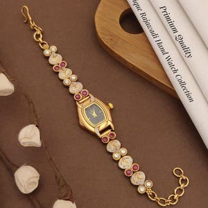 Vintage Gold Women&#39;s Watch - Dainty watch Style with Crystals, Gift for Her, Vintage Womens Wrist Watch, minimalist women&#39;s watch