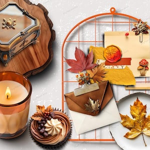 Pu&ograve; includere: Una collezione di oggetti a tema autunnale che include una scatola decorativa su una fetta di legno, una candela accesa in un bicchiere ambrato, un cupcake al cioccolato, un piatto bianco con una foglia d'acero e una griglia arancione.