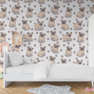 Speels mopshondbehang | Leuk cartoonontwerp met pootafdrukken voor kinderkamers en huisdierdecoratie | Muurkunst mopshond, kinderkamer