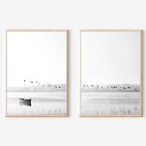 Juego de 2 impresiones de pájaros voladores, impresión de pájaros voladores en blanco y negro, arte de bandada de pájaros, arte de barco de vela, impresión de playa, póster minimalista moderno