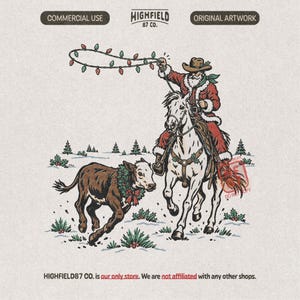Pode incluir: Uma ilustração digital apresentando uma pessoa vestida de Papai Noel montada em um cavalo branco, girando um cordão de luzes de Natal coloridas como um laço. Um bezerro marrom com uma guirlanda de azevinho verde corre na neve.