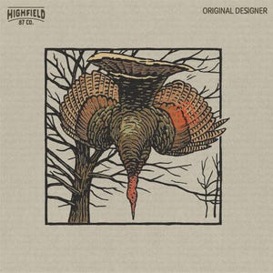 Könnte beinhalten: Detaillierte Illustration eines fliegenden Truthahns vor dem Hintergrund kahler Äste. Der Truthahn ist mit braunen, orangefarbenen und roten Federn dargestellt. Das Bild enthält den Text "HIGHFIELD 87 CO." und "ORIGINAL DESIGNER."
