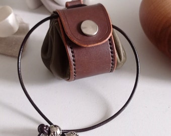 Mini leather pouch that transforms into a tray for small items. Great pouch for wedding rings or as a gift to hold small items.