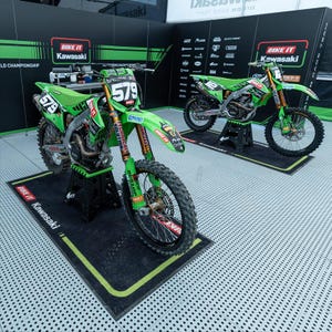 Tappeto da garage Kawasaki MX2 Motocross Race Team 240 x 100 cm