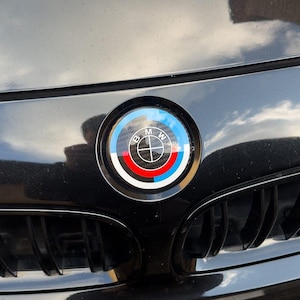 82 BMW carbon logo