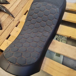 BMW K models double seat K75 K100 K1100 Brushed BLACK Hexagon Brown single topstich cafe racer scrambler
