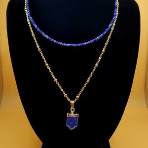 Juego de 2 collares de lapislázuli, delicados, de grado AAAAA, con cuentas de lapislázuli y collar con colgante de lapislázuli, chapado en oro de 18 quilates, joyería de verano.